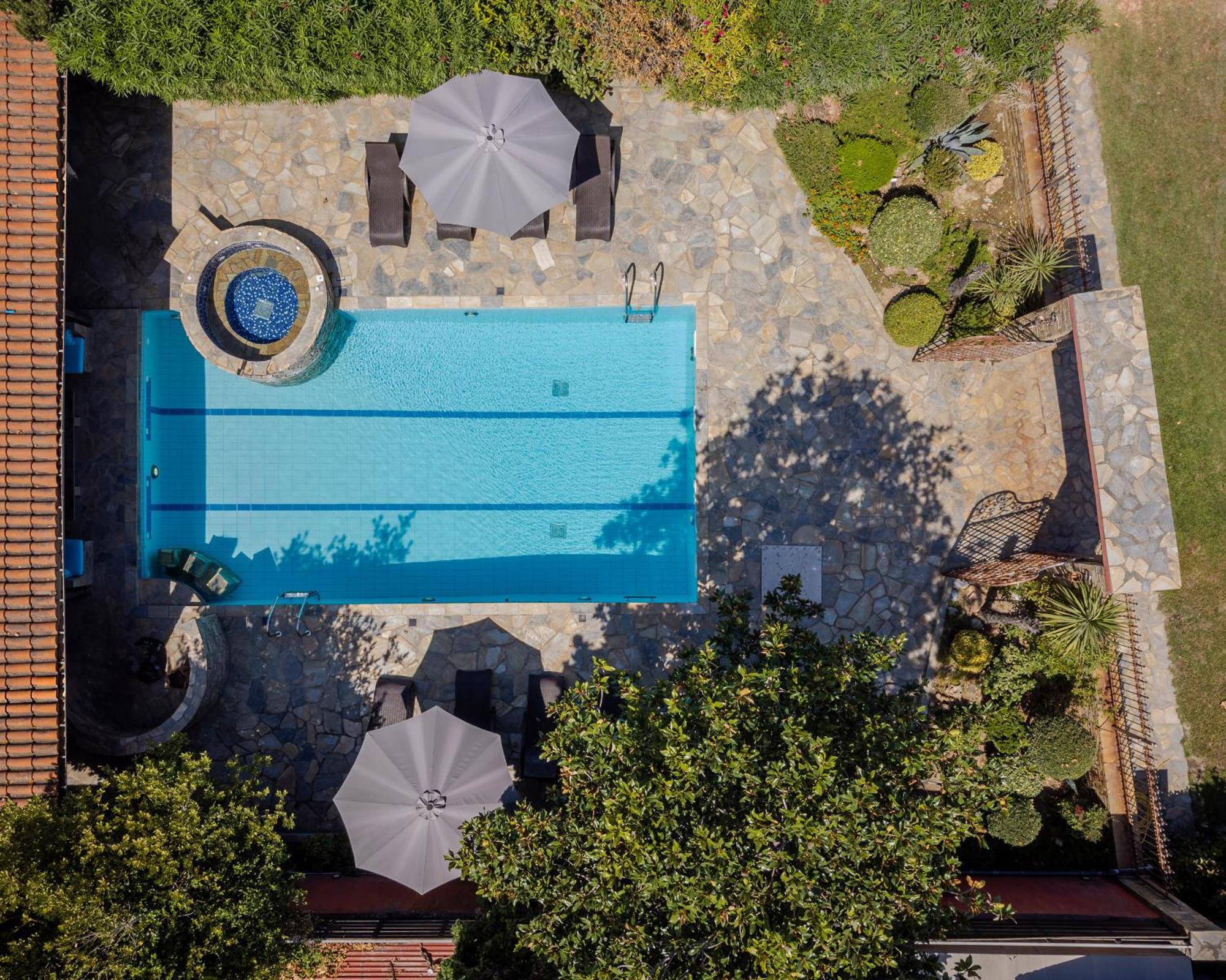 Efharis Beachfront Villa ปลาตาโมนาส ภายนอก รูปภาพ